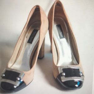 WHBM BLACK AND TAN CAMEL SUEDE PUMPS
